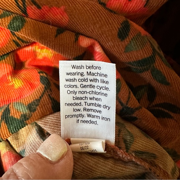 NWOT. Sonoma Goods For Life 4X floral peasant top. 3/4’s sleeve top with v neck. - Picture 8 of 8